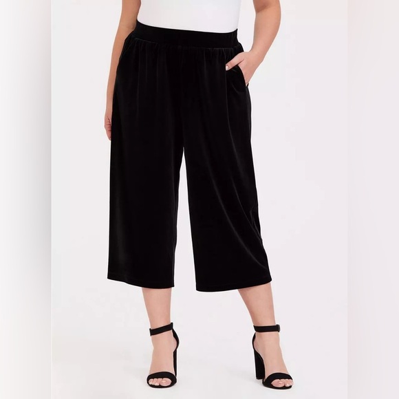 Torrid Black Velvet Culotte Pants Cropped Pants - Picture 1 of 16